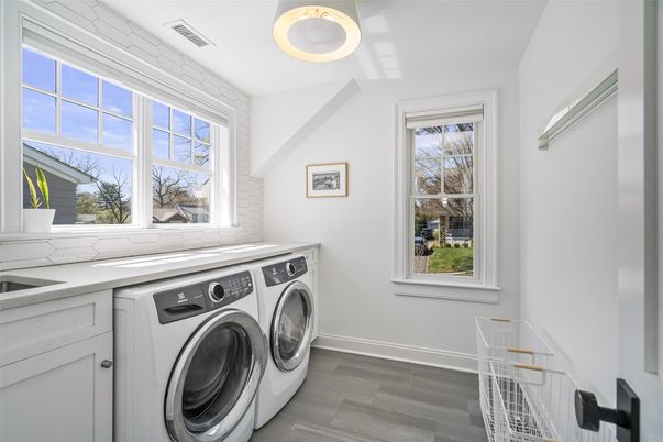 Interior, Washer, Wood Texture Flooring
