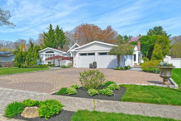Attached, Exterior, Facade, Ranch