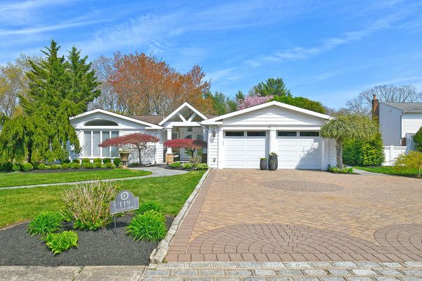 Attached, Exterior, Facade, Ranch