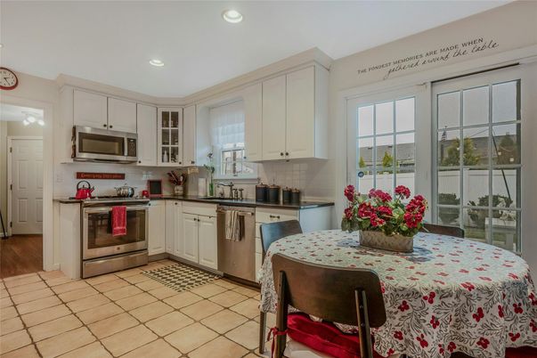 Dining room, Interior, Kitchen, Recessed Lighting, Stainless Steel Appliances