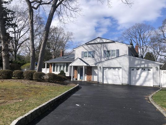 Attached, Exterior, Facade, Farmhouse