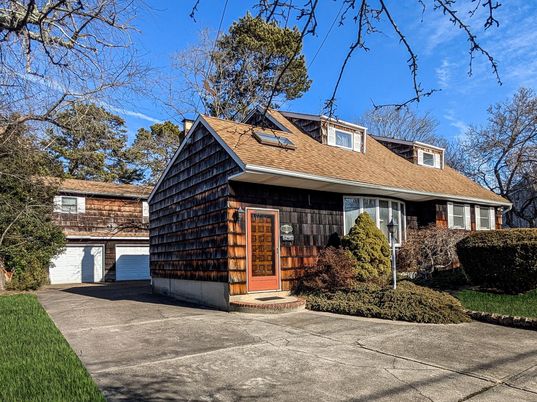 Exterior, Facade, Solar Panels, Cape Cod