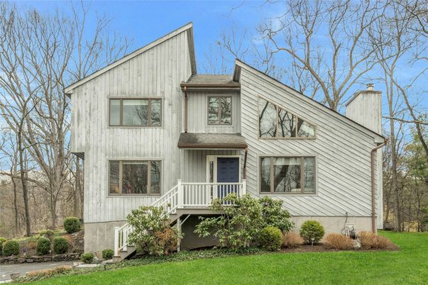 Exterior, Facade, Farmhouse
