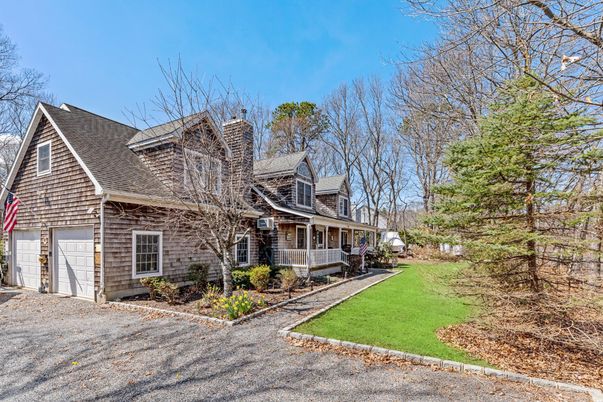 Attached, Exterior, Facade, Cape Cod