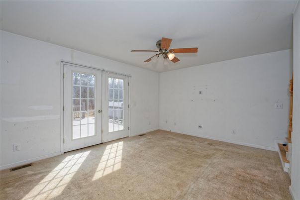 Empty room, Interior