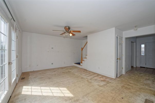 Empty room, Interior