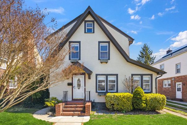 Exterior, Facade, Tudor Revival