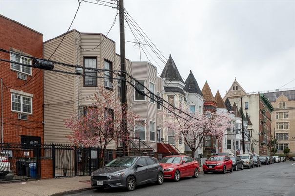 Exterior, Facade, Brick Facade, Rowhouse