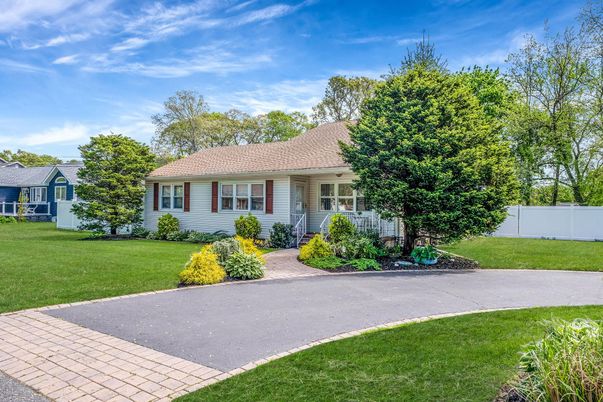 Backyard, Exterior, Facade, Cape Cod
