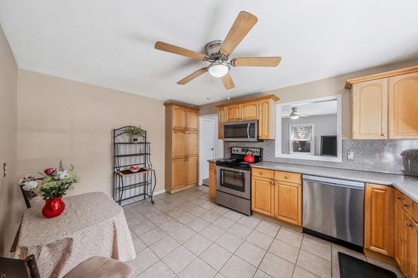 Dining room, Interior, Kitchen, Stainless Steel Appliances