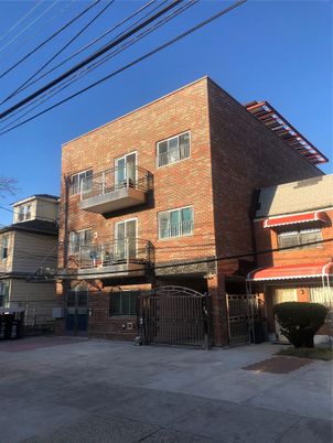 Exterior, Facade, Brick Facade, Rowhouse