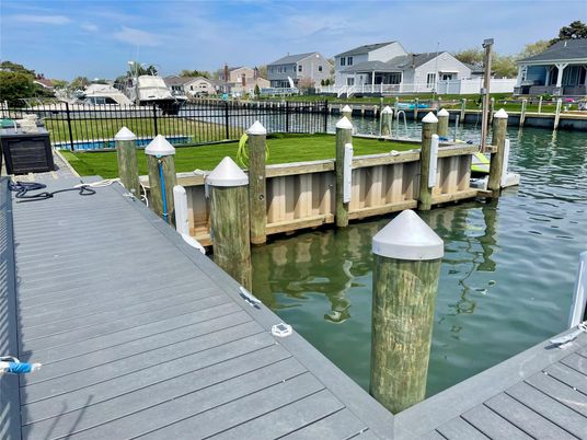 Exterior, Lake