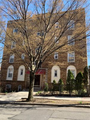 Exterior, Facade, Rowhouse