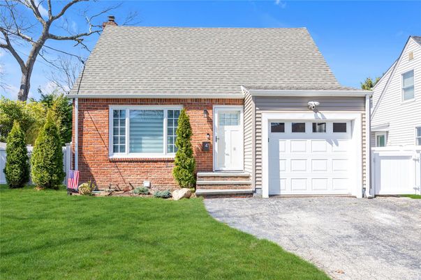 Attached, Exterior, Facade, Brick Facade, Cape Cod