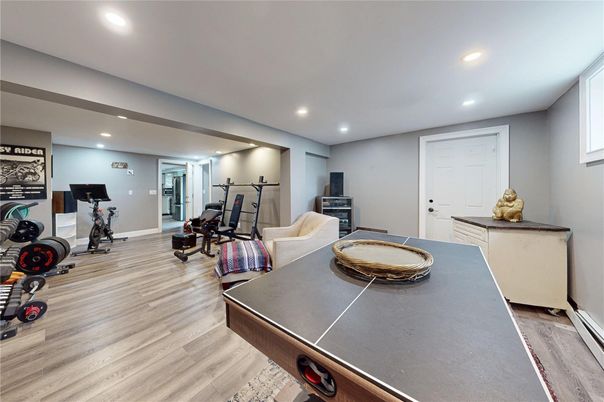 Fitness Equipment, Interior, Recessed Lighting, Wood Texture Flooring