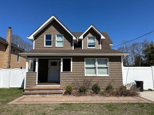 Exterior, Facade, American Craftsman