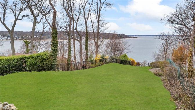 Exterior, Lake