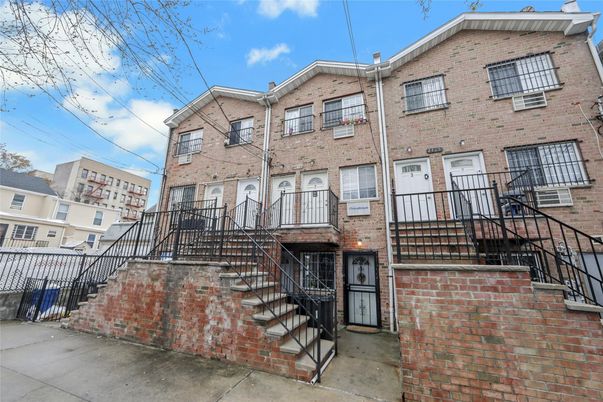 Exterior, Facade, Brick Facade, Rowhouse