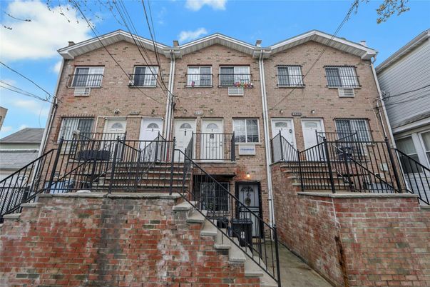 Exterior, Facade, Brick Facade, Rowhouse