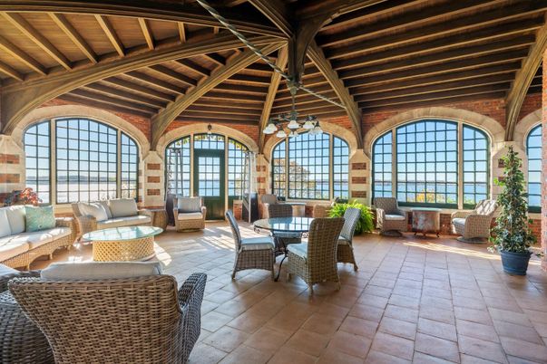 Exterior, Wooden Beams