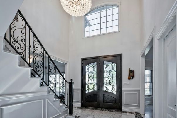 Chandelier, Interior
