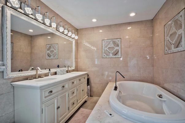 Bathroom, Dual Sink Vanities, Interior, Recessed Lighting