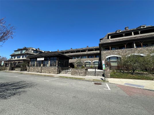 Exterior, Facade, Mediterranean