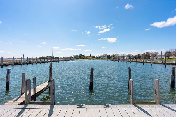 Exterior, Lake