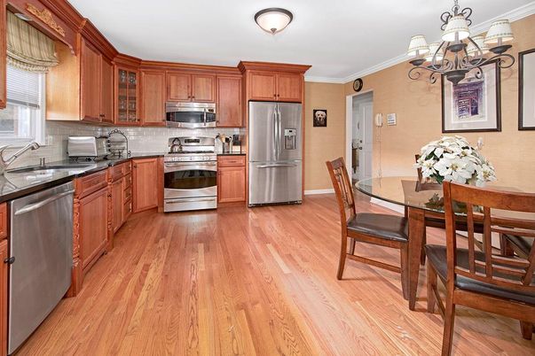 Chandelier, Dining room, Interior, Kitchen, Stainless Steel Appliances, Wood Texture Flooring
