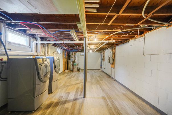 Interior, Utility Closets, Washer, Wood Texture Flooring