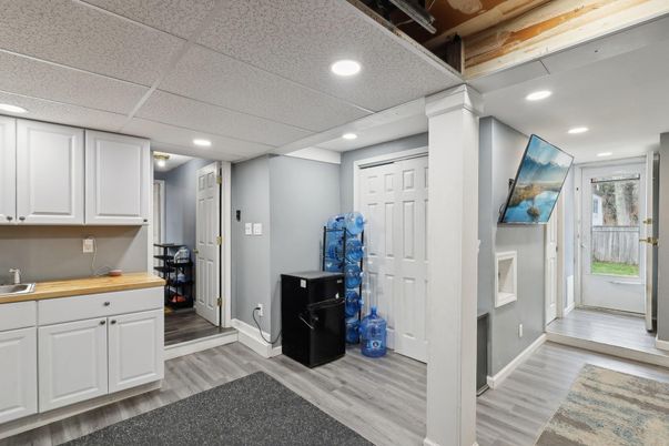 Interior, Recessed Lighting, Wood Texture Flooring