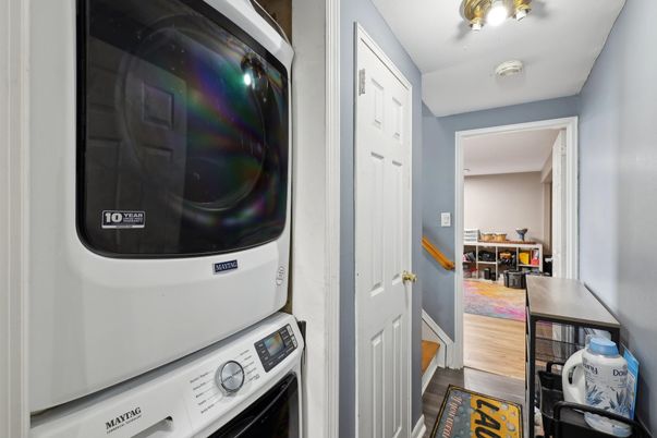 Interior, Utility Closets, Washer, Wood Texture Flooring