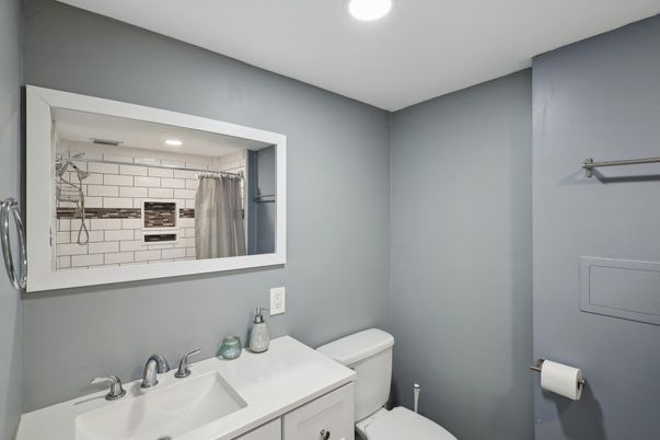 Bathroom, Interior, Recessed Lighting