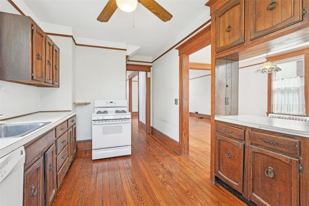 Interior, Kitchen, Pendant Lights, Wood Texture Flooring