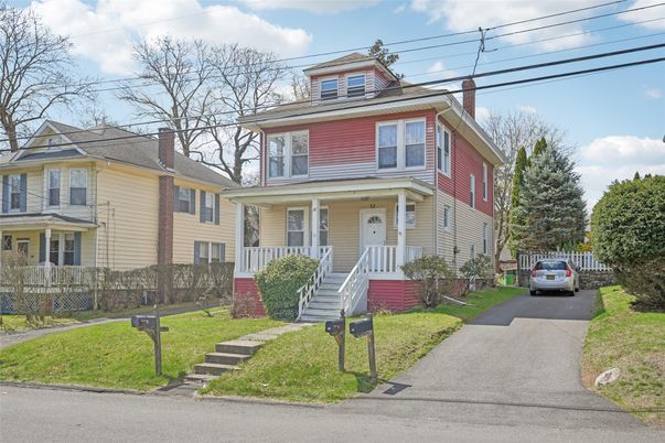 Exterior, Facade, American Foursquare