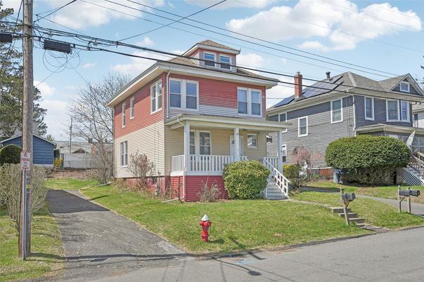 Exterior, Facade, Solar Panels, American Foursquare