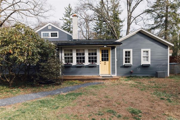 Exterior, Facade, Ranch