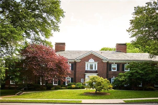 Exterior, Facade, Brick Facade, Brick Traditional