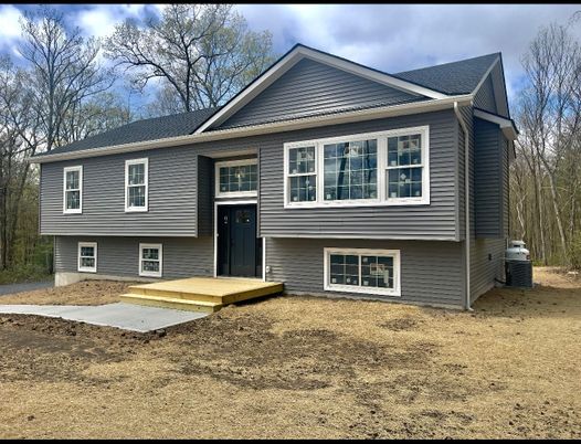 Exterior, Facade, Raised Ranch