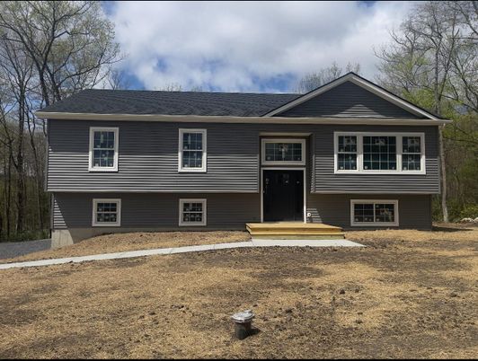 Exterior, Facade, Raised Ranch