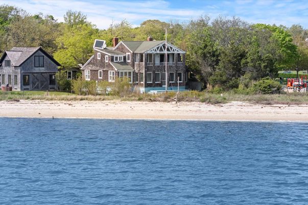 Exterior, Lake