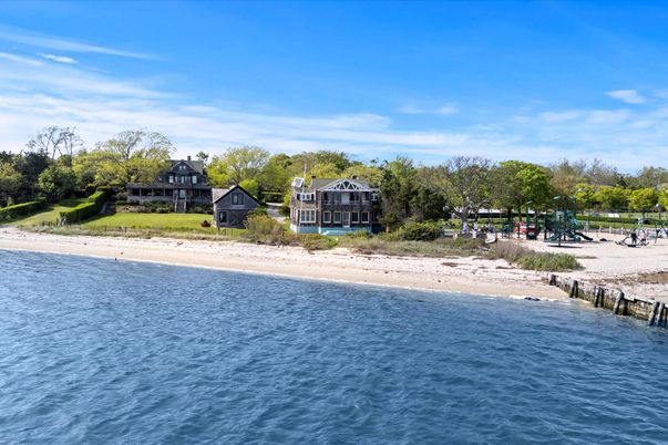 Exterior, Lake