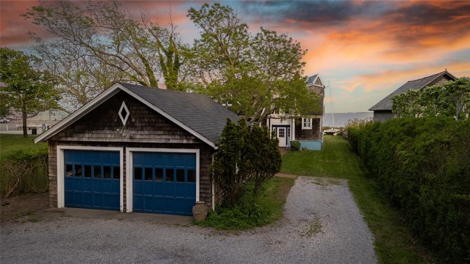 Detached Garage, Exterior