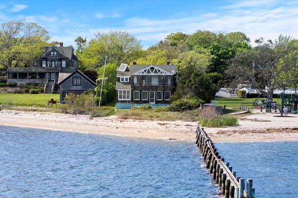 Exterior, Lake