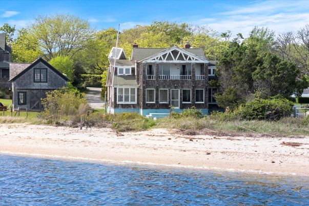 Exterior, Lake