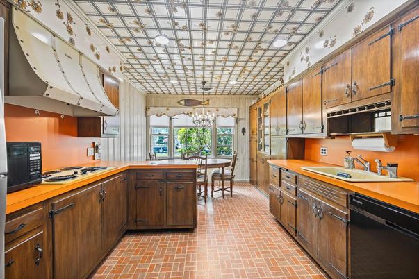 Chandelier, Dining room, Interior, Kitchen