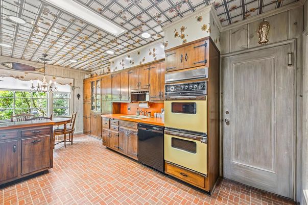 Dining room, Interior, Kitchen, Stainless Steel Appliances