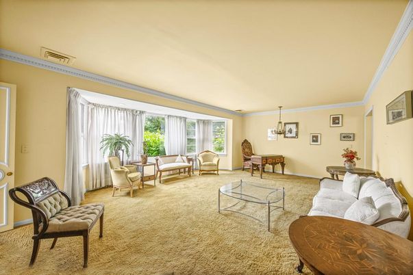 Chandelier, Dining room, Interior, Living room
