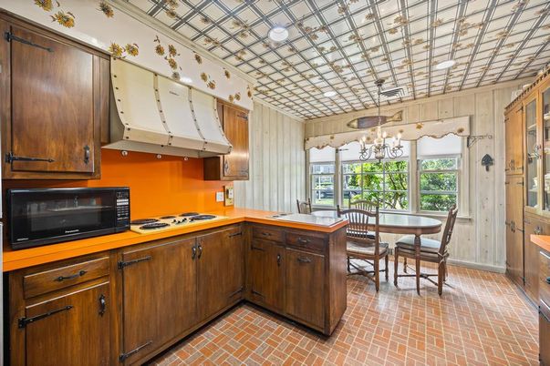 Chandelier, Dining room, Interior, Kitchen