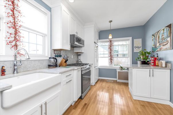 Interior, Kitchen, Pendant Lights, Wood Texture Flooring